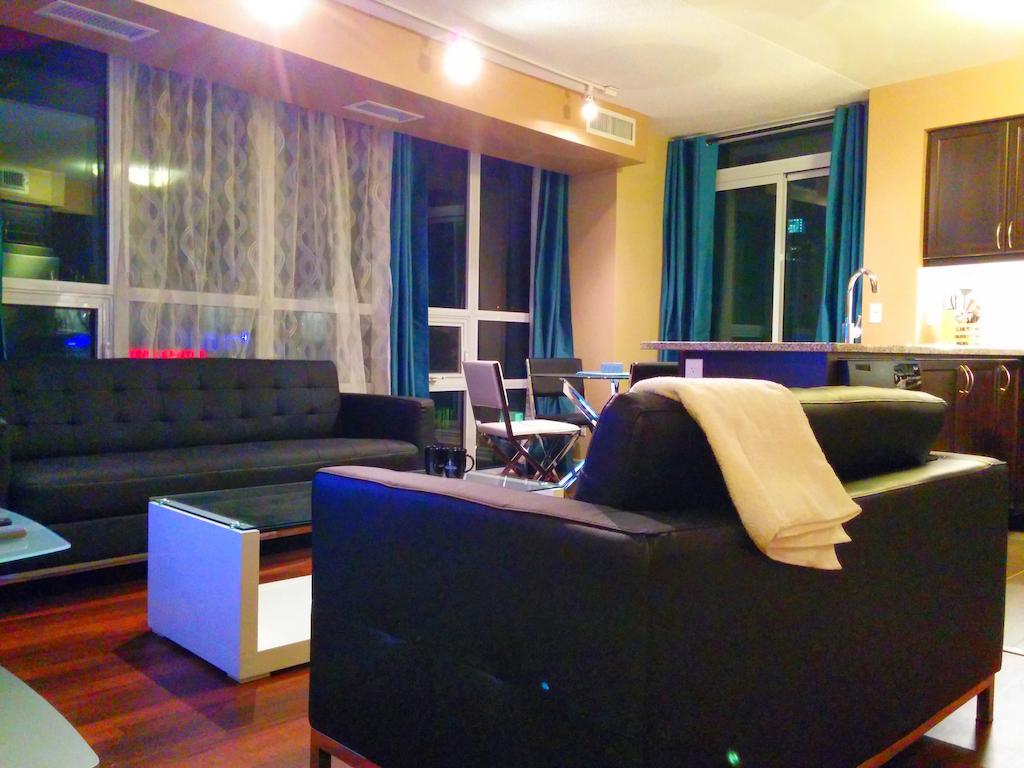 Napa Furnished Suites At Cn Tower & Maple Leaf Square Toronto Room photo
