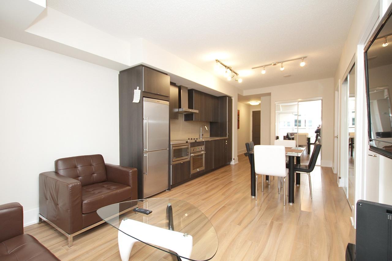 Napa Furnished Suites At Cn Tower & Maple Leaf Square Toronto Exterior photo