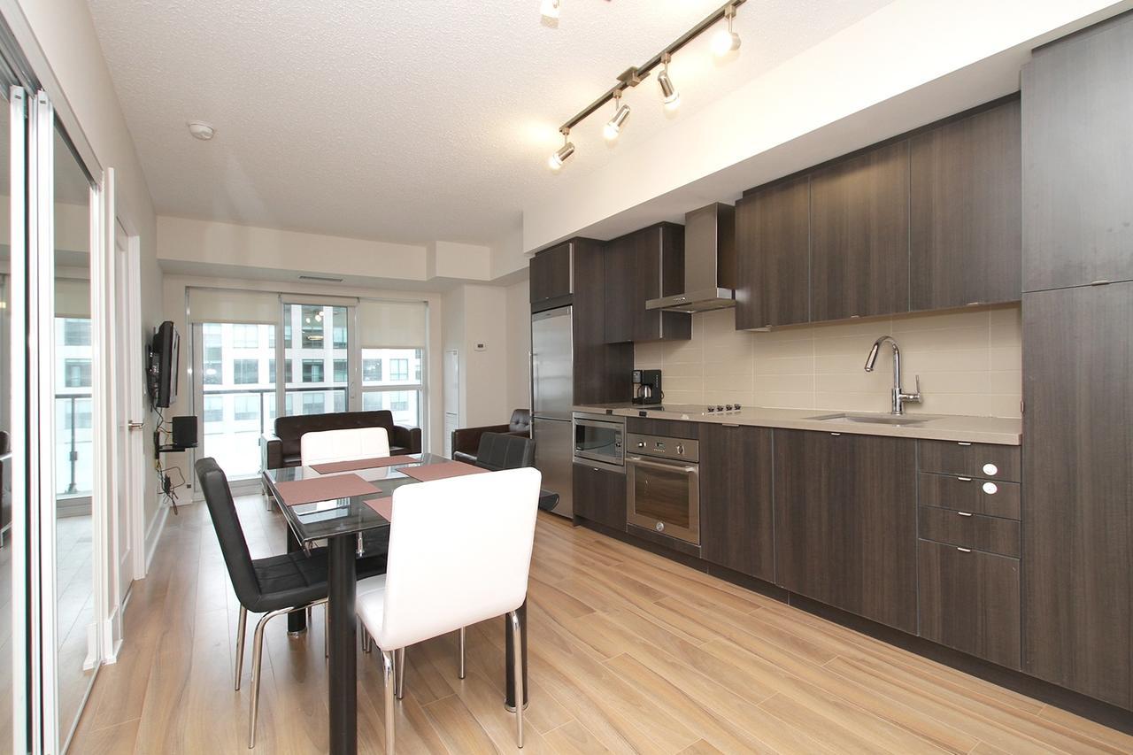 Napa Furnished Suites At Cn Tower & Maple Leaf Square Toronto Exterior photo