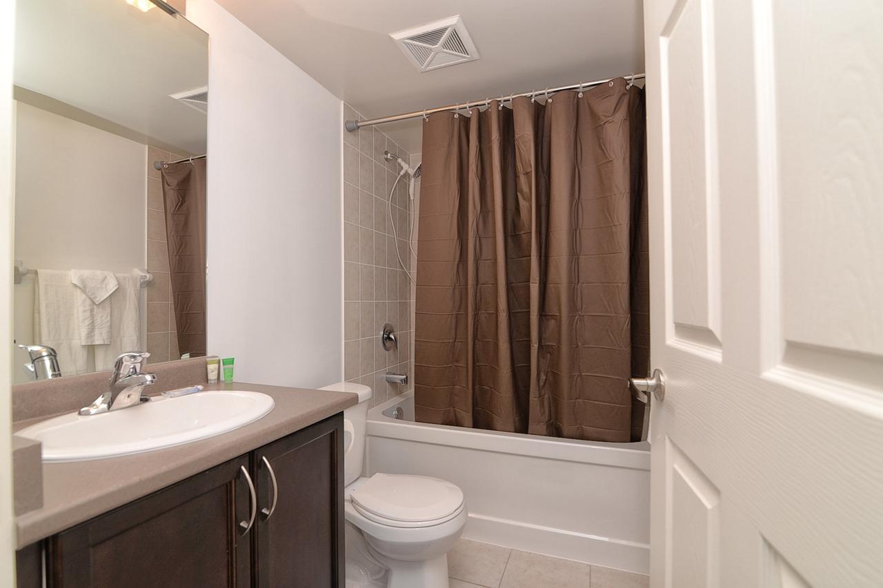 Napa Furnished Suites At Cn Tower & Maple Leaf Square Toronto Exterior photo