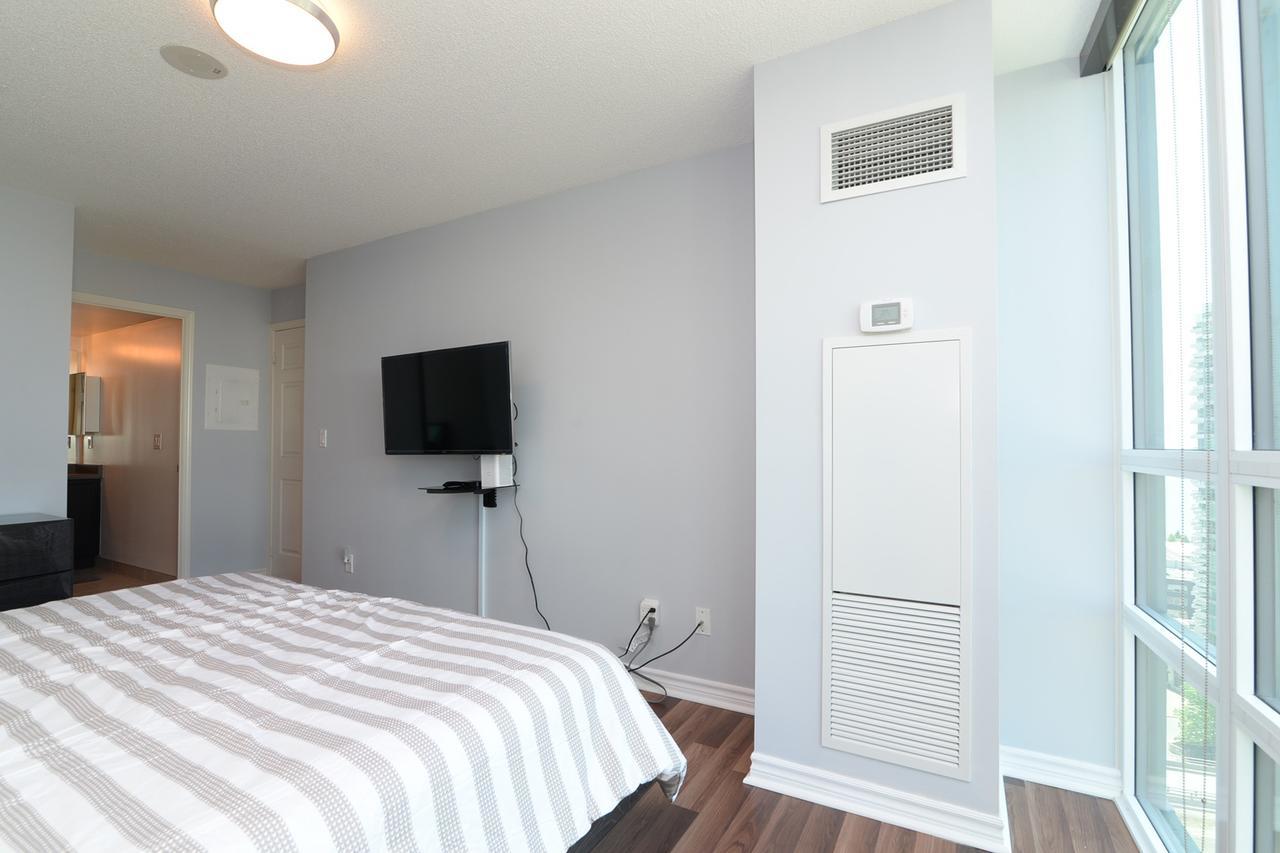Napa Furnished Suites At Cn Tower & Maple Leaf Square Toronto Exterior photo