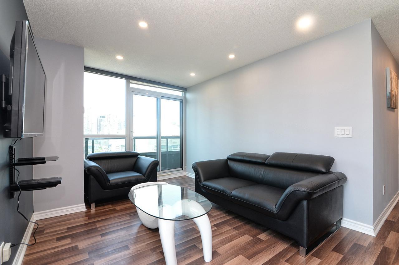 Napa Furnished Suites At Cn Tower & Maple Leaf Square Toronto Exterior photo