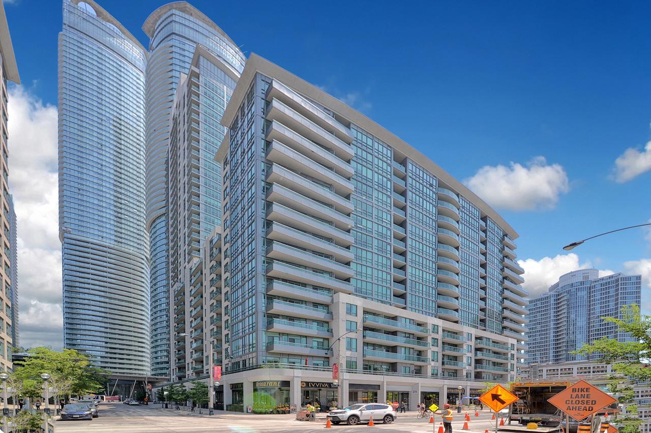 Napa Furnished Suites At Cn Tower & Maple Leaf Square Toronto Exterior photo
