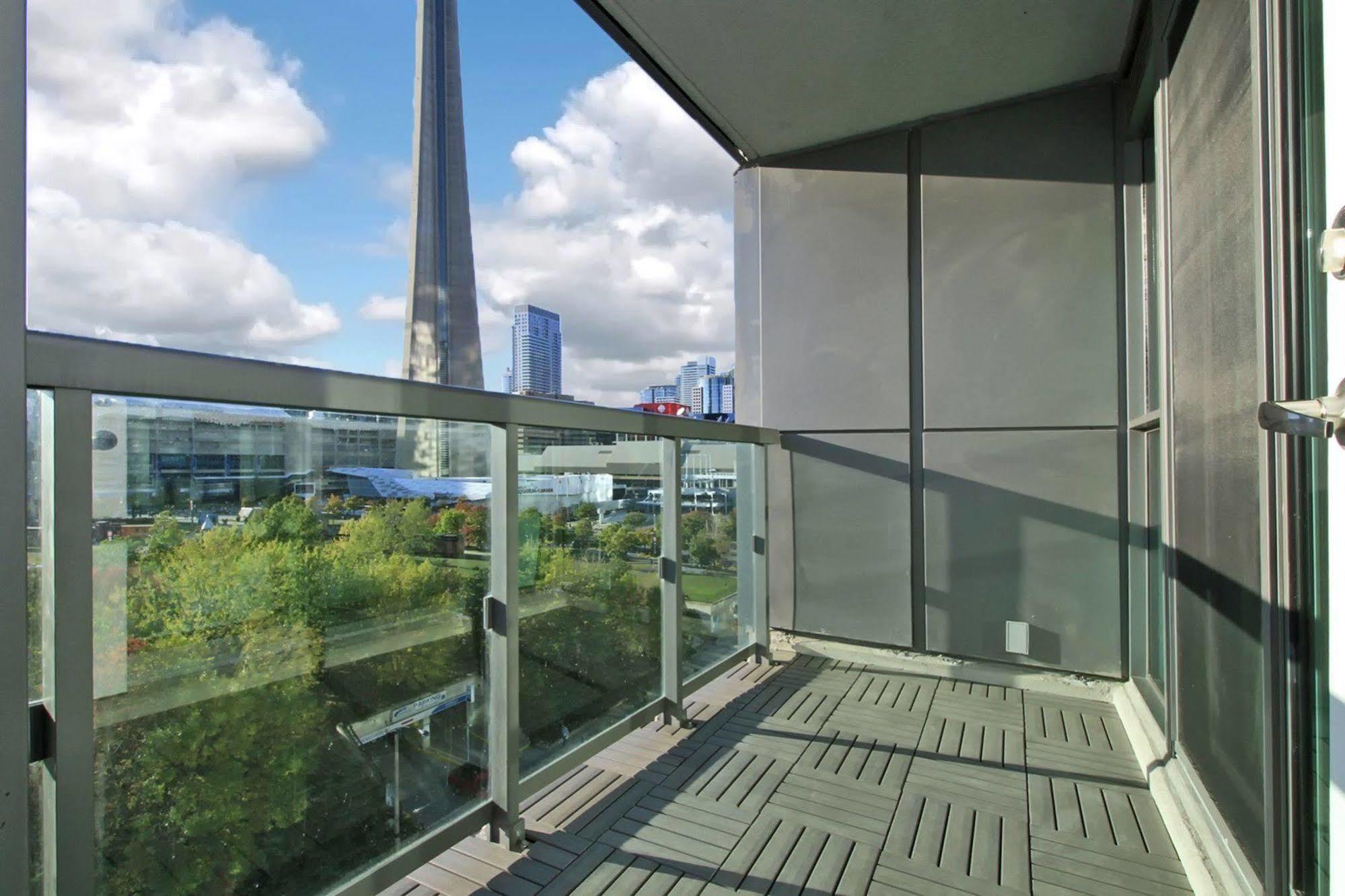 Napa Furnished Suites At Cn Tower & Maple Leaf Square Toronto Exterior photo