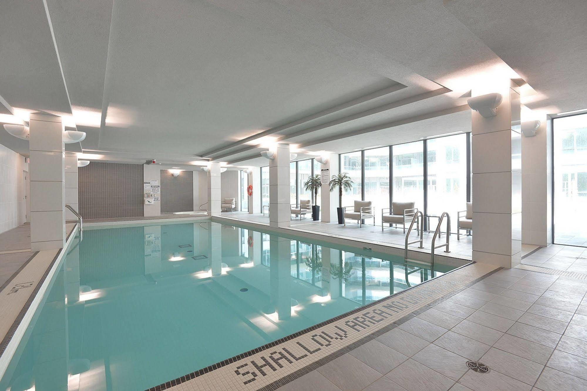 Napa Furnished Suites At Cn Tower & Maple Leaf Square Toronto Exterior photo