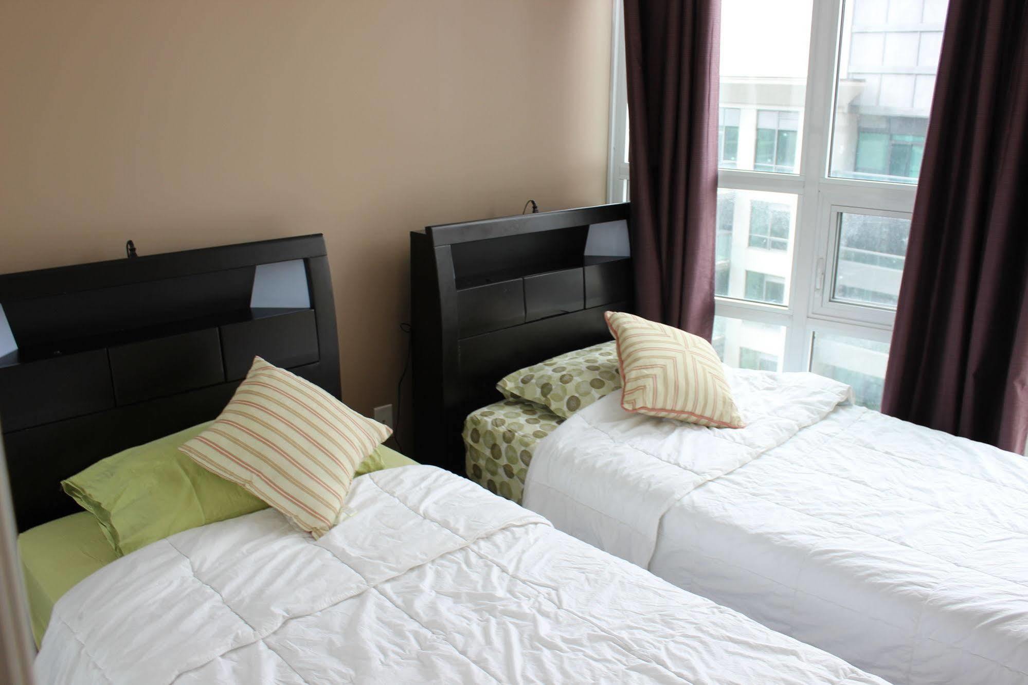 Napa Furnished Suites At Cn Tower & Maple Leaf Square Toronto Exterior photo