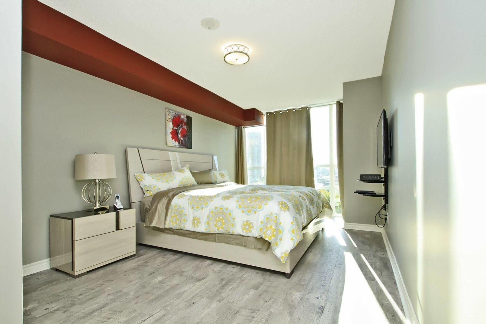 Napa Furnished Suites At Cn Tower & Maple Leaf Square Toronto Exterior photo