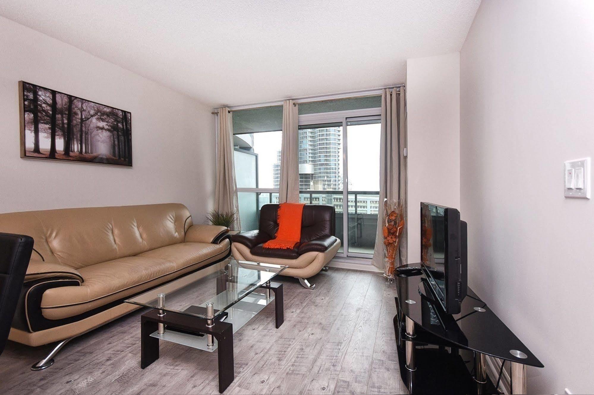 Napa Furnished Suites At Cn Tower & Maple Leaf Square Toronto Exterior photo