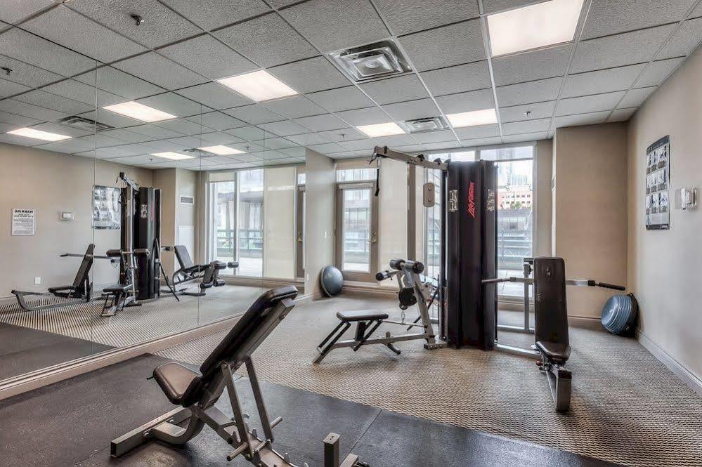 Napa Furnished Suites At Cn Tower & Maple Leaf Square Toronto Exterior photo
