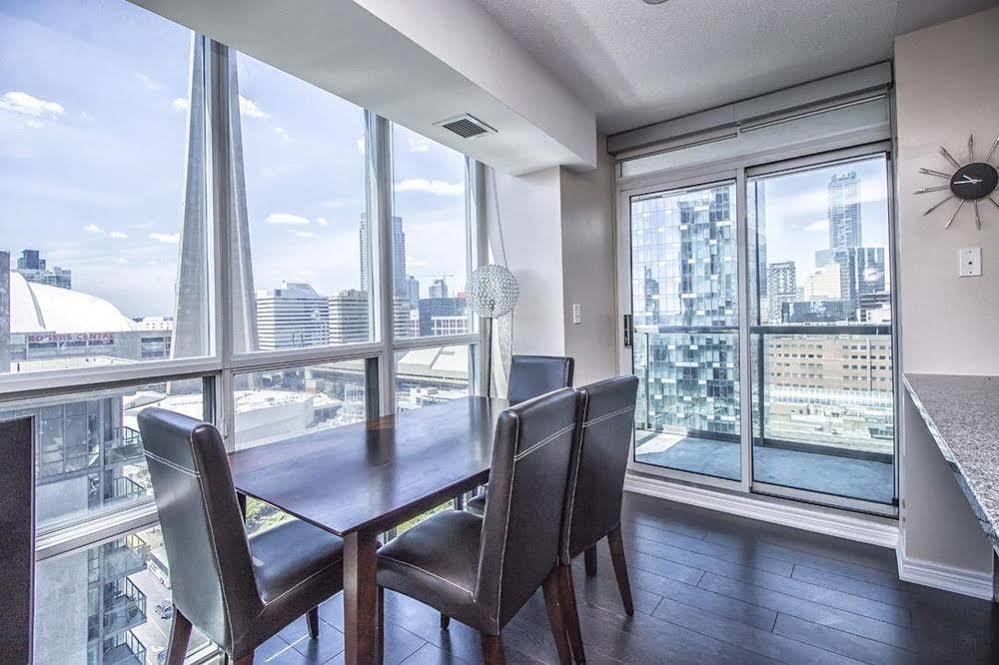 Napa Furnished Suites At Cn Tower & Maple Leaf Square Toronto Exterior photo